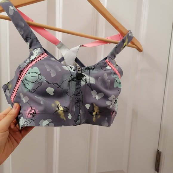 Victoria's Secret MaxSupport Front-Close Sport Bra - Picture 2 of 4